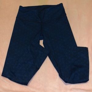 Patterned Lululemon cropped wonder under leggings